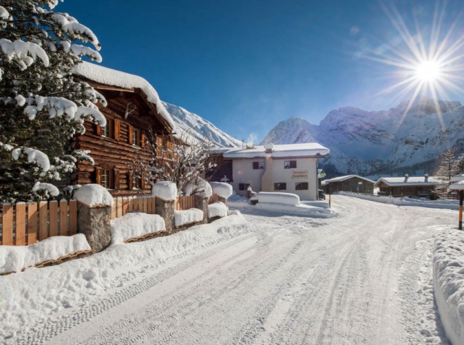 Chalet_Berghof_Aussenansicht_Winter