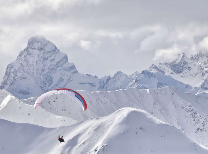 Winter_Schnee_Berge_Tinzenhorn_Gleitschirm_2018-MarcelGiger