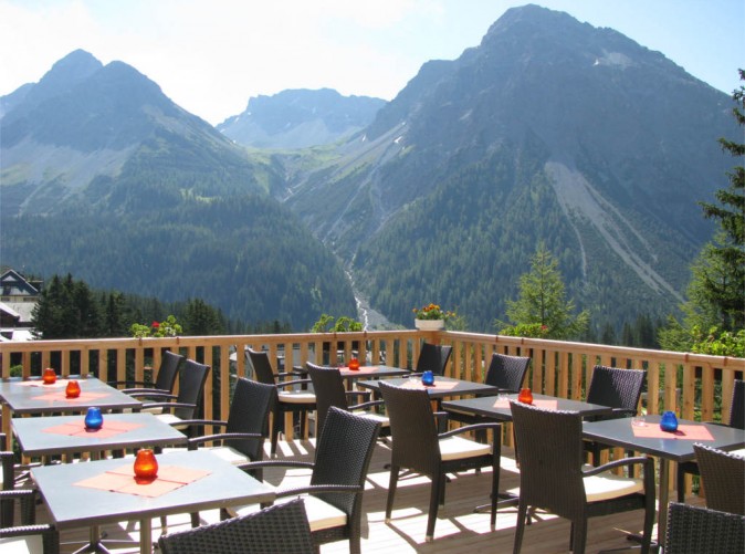 Arosa_Terrasse_Sommer