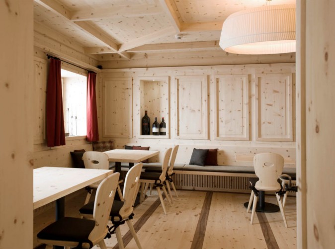 Muottas_Muragl_Restaurant_Arvenstube