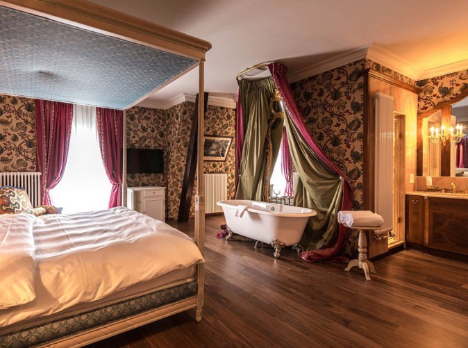 Chateau_Guetsch_SuiteQueenVictoria1