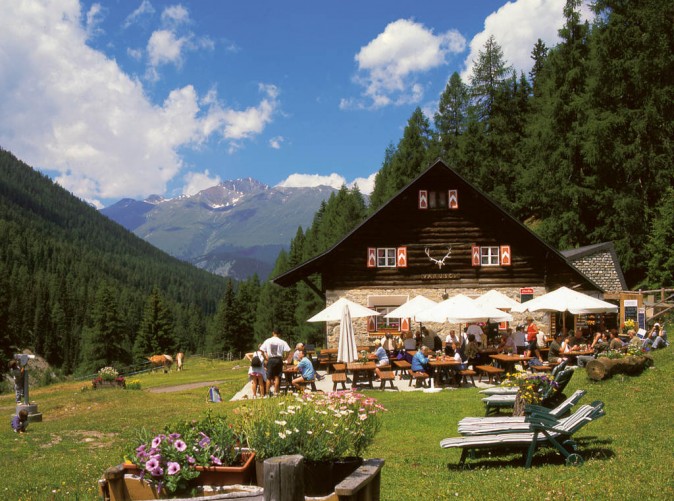 Parkhuette_Varusch_Aussen