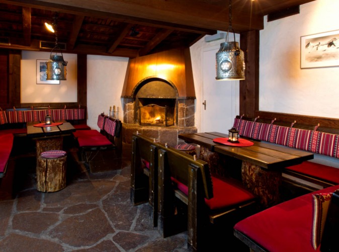 Restaurant_3_Bar_Anonym_Silberhorn