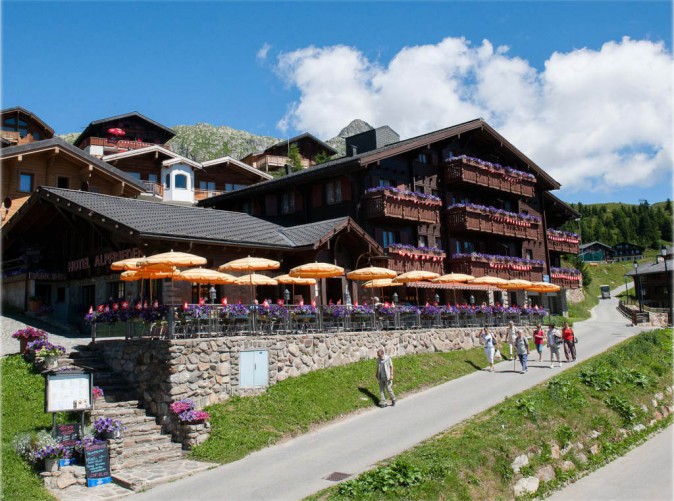 Alpfrieden_Aussenansicht_Sommer1