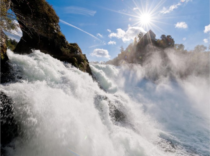 97_Rheinfall_Mittelfelsen_(c)RobertBösch