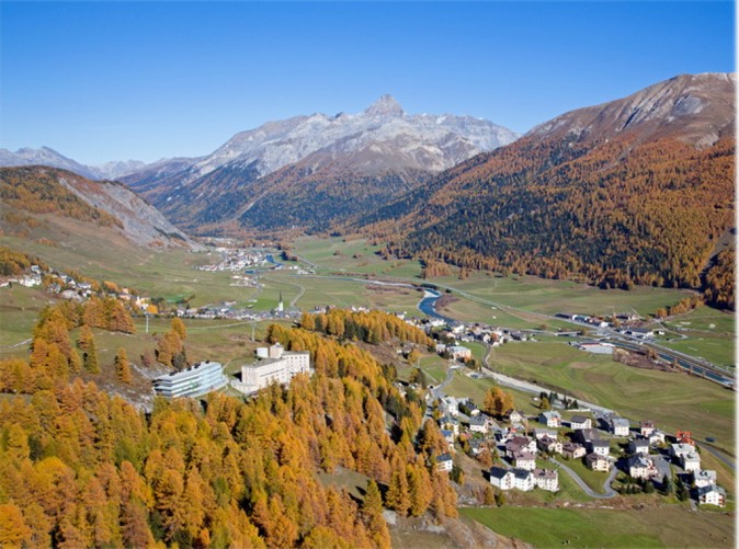 Castell_Aussenansicht_Herbst