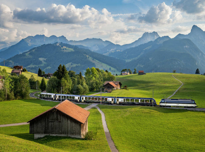 0034_ST_3x2_GoldenPass-Express-in-the-evening-in-Schönried-Bernese-Oberland--Gol_88876