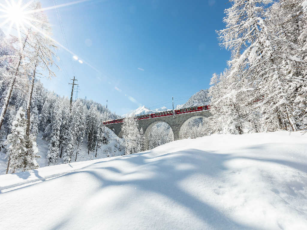 Bernina Express auf dem Albulaviadukt