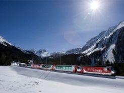 Mit der Bahn durch den Schnee