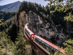 Highlights der Schweiz in weltbekannten Panoramazügen